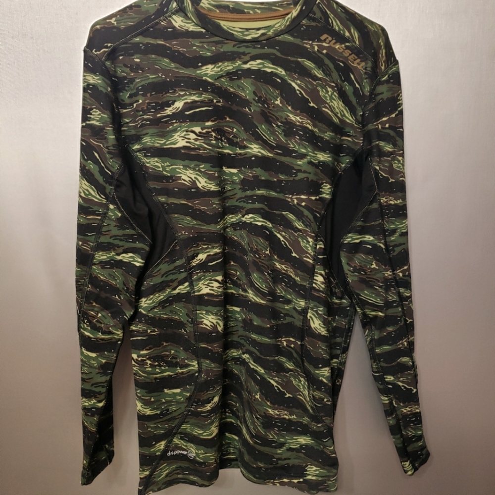 MENS RUSSELL ATHLETIC INTELLIFRESH LONG SLEEVE. CAMO COLORS. SZ MED (38-40)